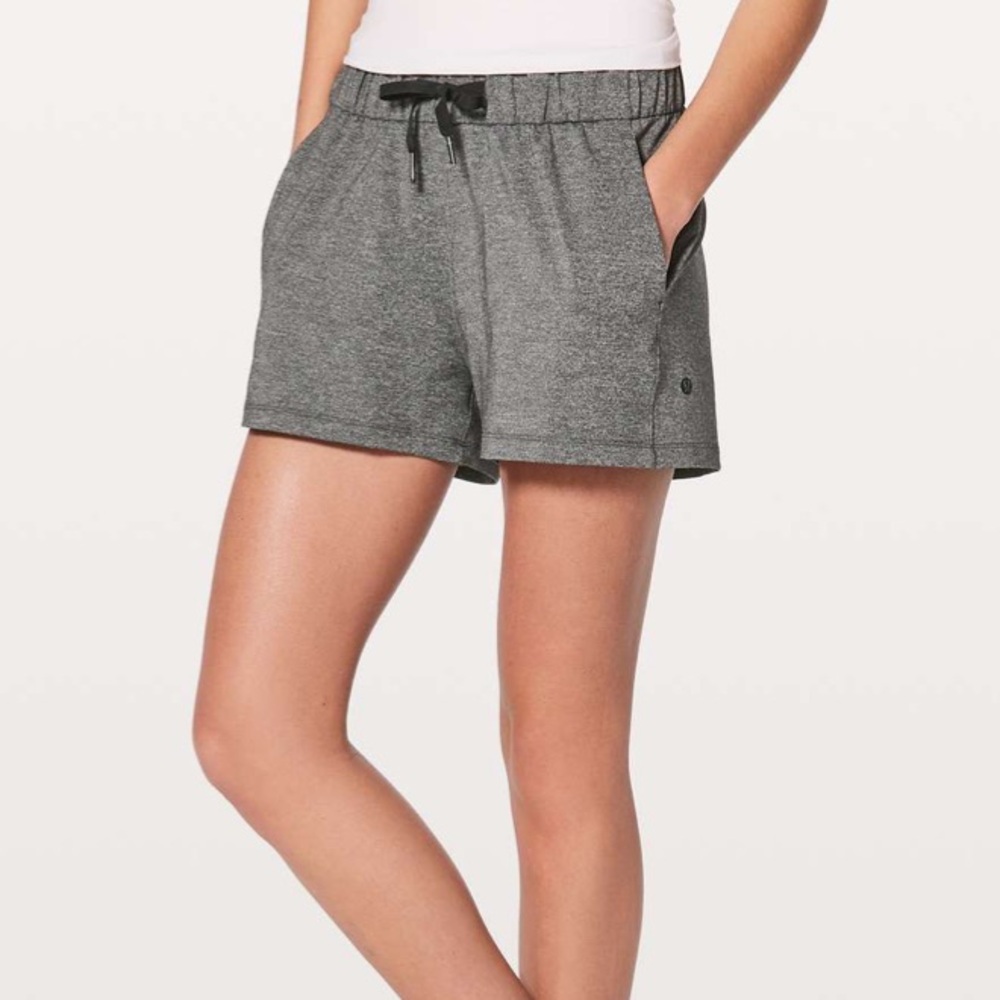 Lululemon On The Fly Short Heathered Black / Black Size 4
